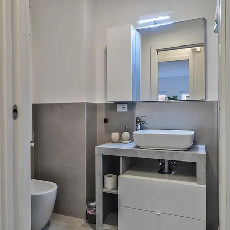 New - Mg 8 House - Centre