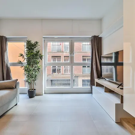 New - Mg 8 House - Centre