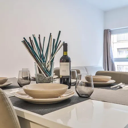 New - Mg 8 House - Centre